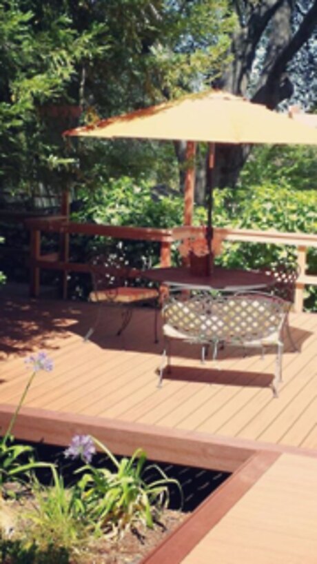 Custom deck & outdoor living